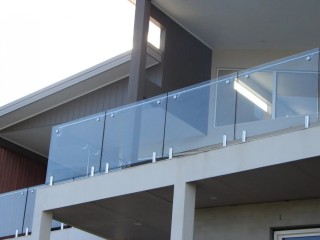 boost-the-visual-appeal-with-glass-balustrade-wollongong