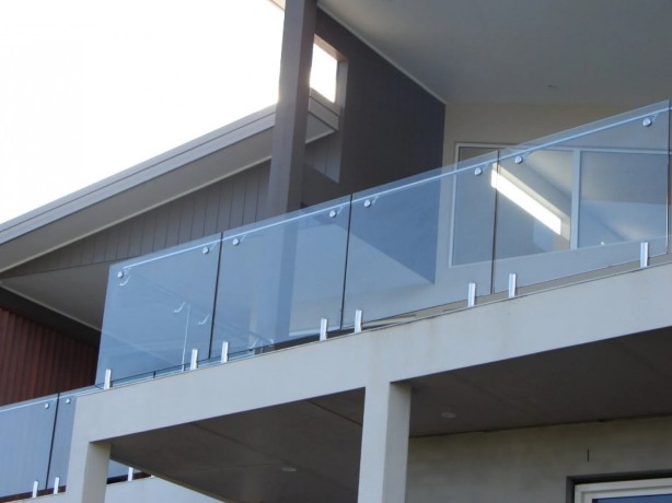 boost-the-visual-appeal-with-glass-balustrade-wollongong-big-0