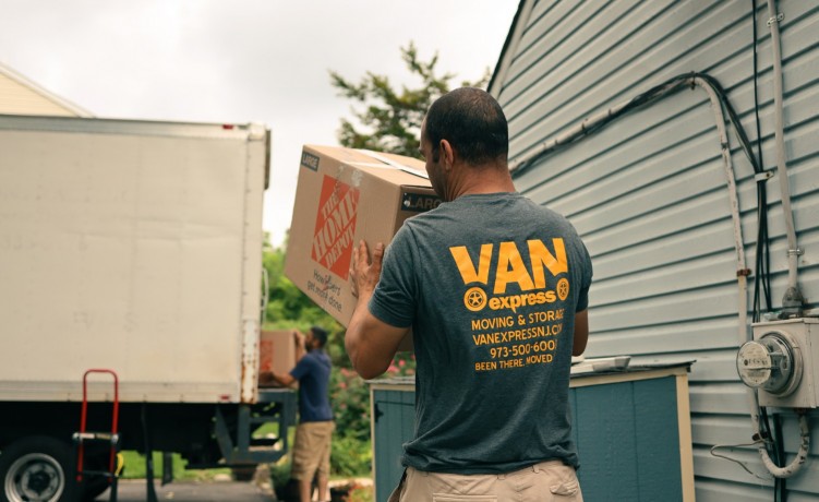 van-express-moving-big-0