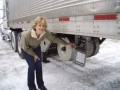 improve-women-truck-driving-hiring-use-on-lift-air-powered-landing-gear-lift-small-0