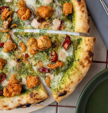 authentic-italian-pizzeria-delhi-best-pizzas-delhi-bomba-big-3