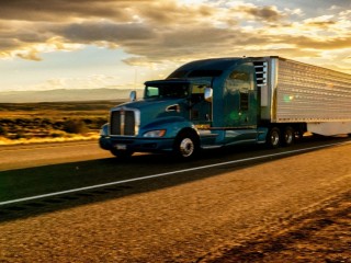 extremely-durable-automated-pneumatic-trailer-system-from-patriot-lift