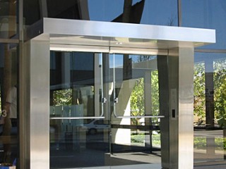 increase-the-clarity-of-your-shop-with-the-transparent-store-front-glass-door