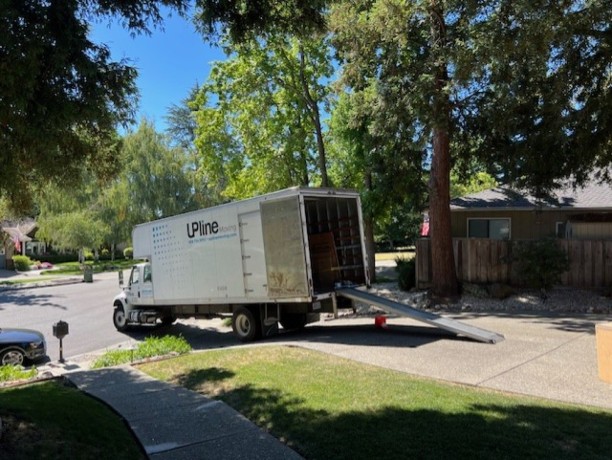 upline-moving-big-2